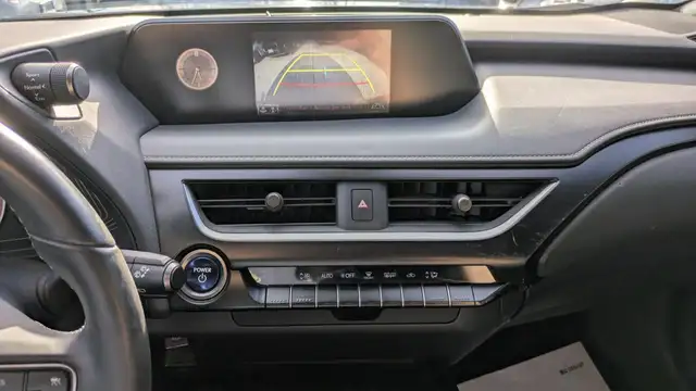 Lexus Ux view 14