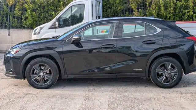 Lexus Ux view 5