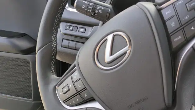 Lexus Ux view 9