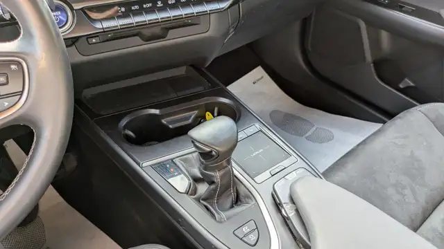 Lexus Ux view 13