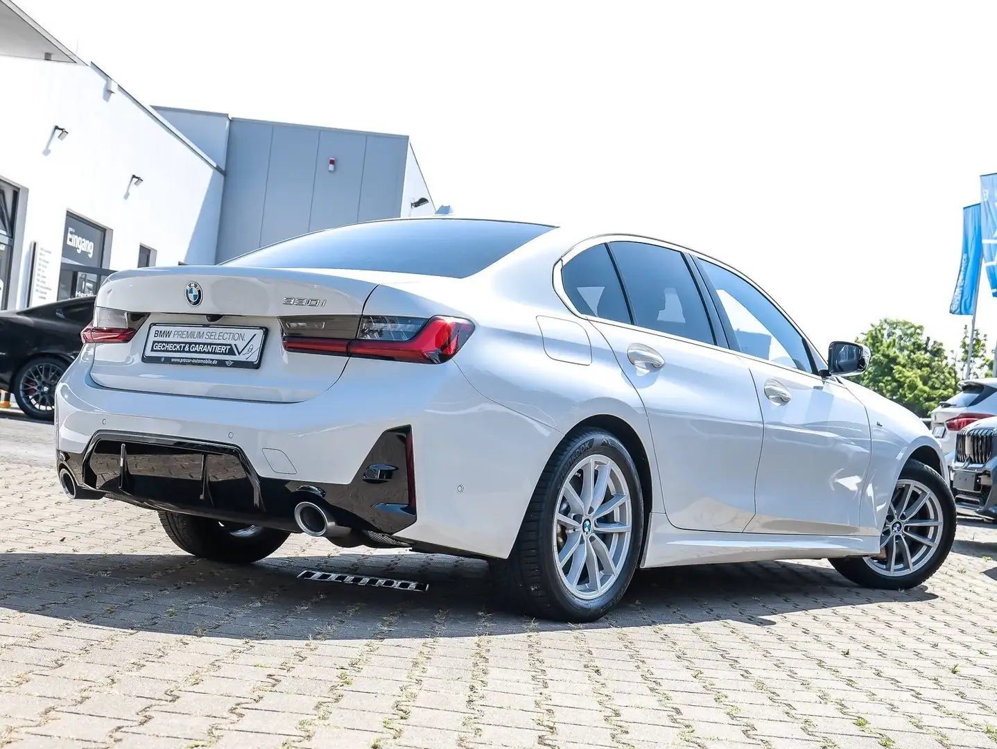 BMW 330 i M Sport Adap.LED Glasd. ACC PA HiFi Memory Weiß - 2
