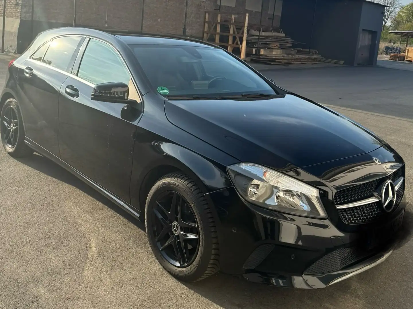 Mercedes-Benz A 180 d 7G-DCT Style Schwarz - 1