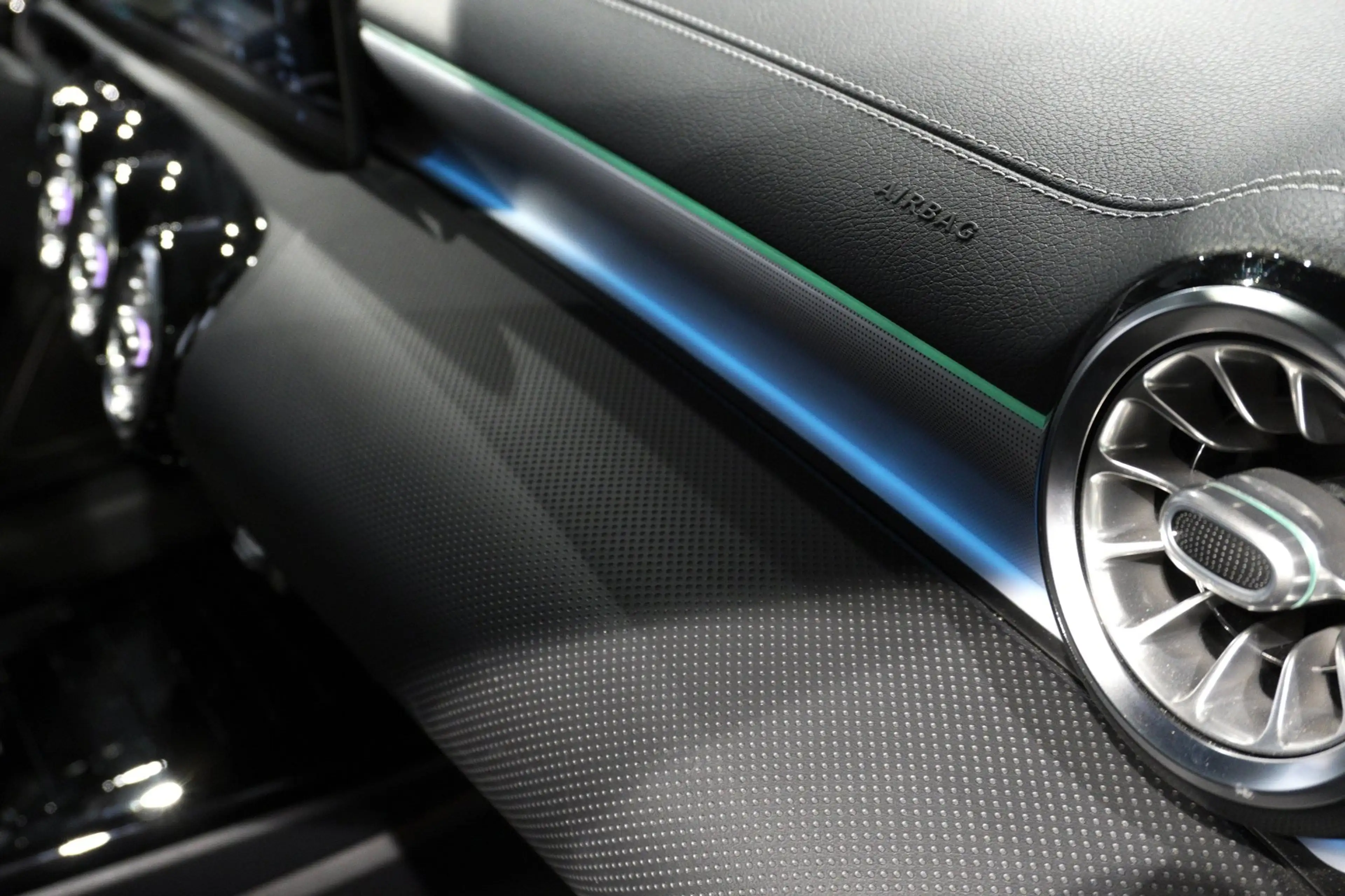 Mercedes-Benz A 250 e AMG Night pack Sfeer|Pano|360|Burmester — photo 9