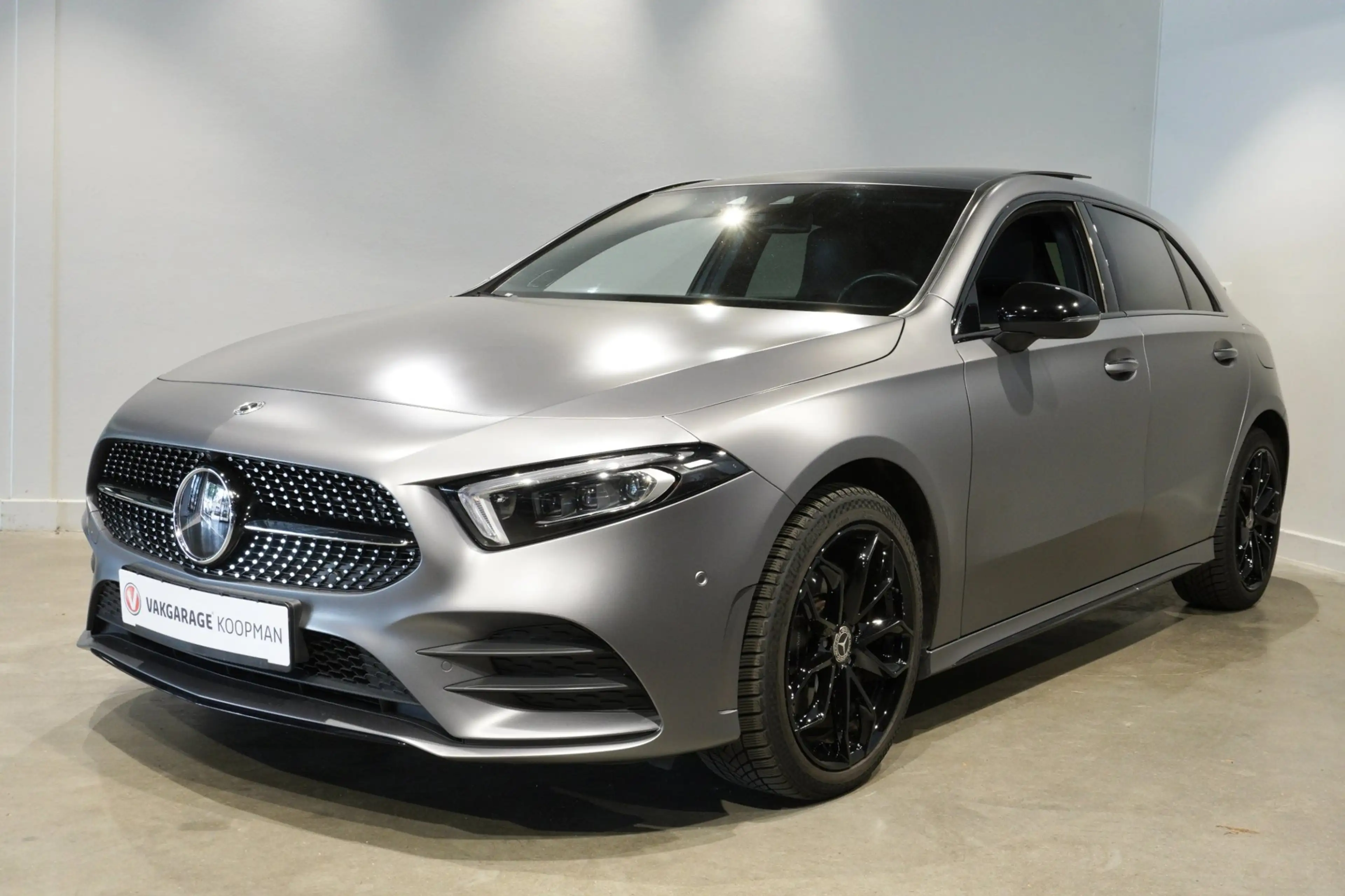 Mercedes-Benz A 250 e AMG Night pack Sfeer|Pano|360|Burmester — photo 12