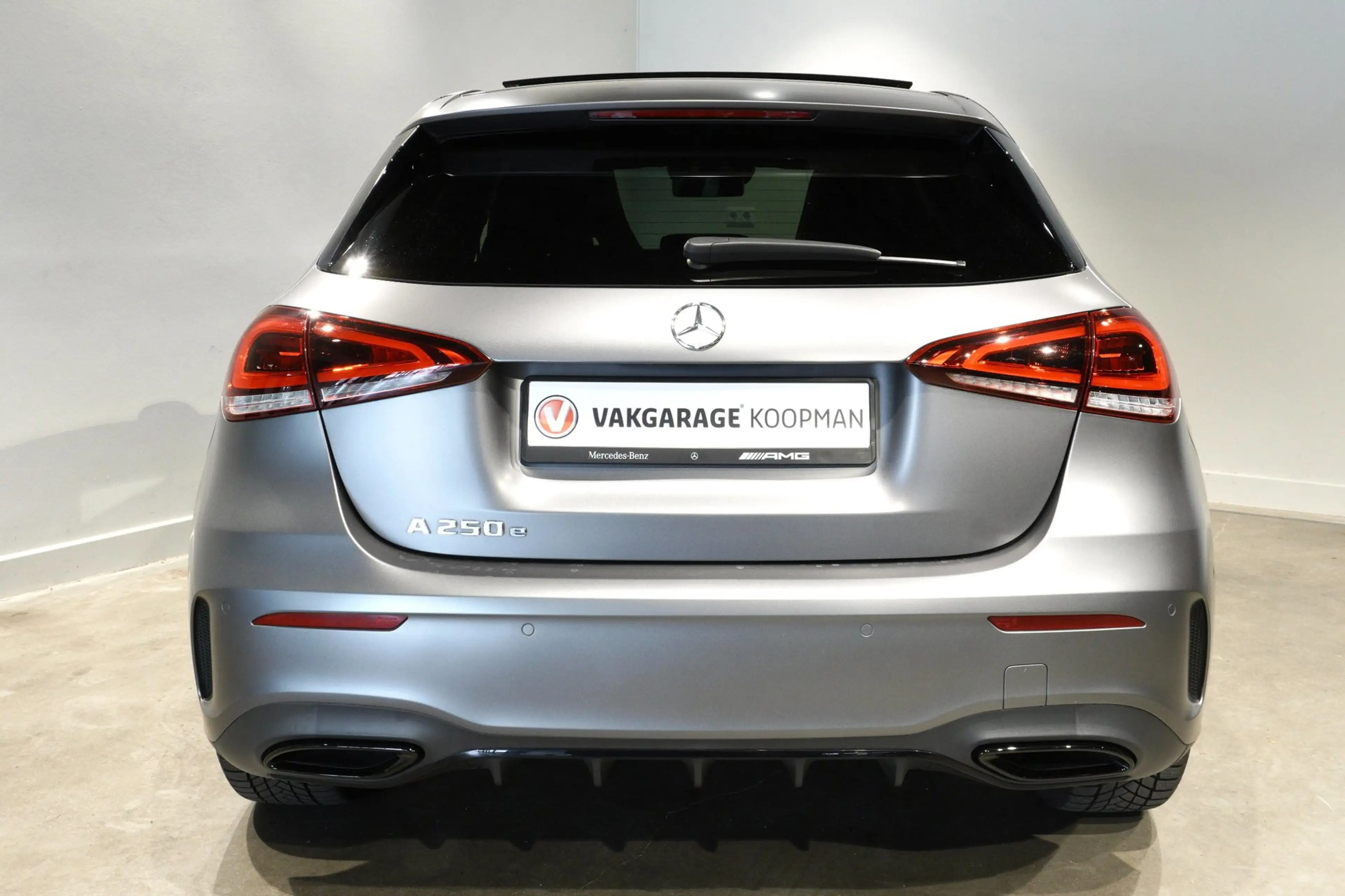 Mercedes-Benz A 250 e AMG Night pack Sfeer|Pano|360|Burmester — photo 13