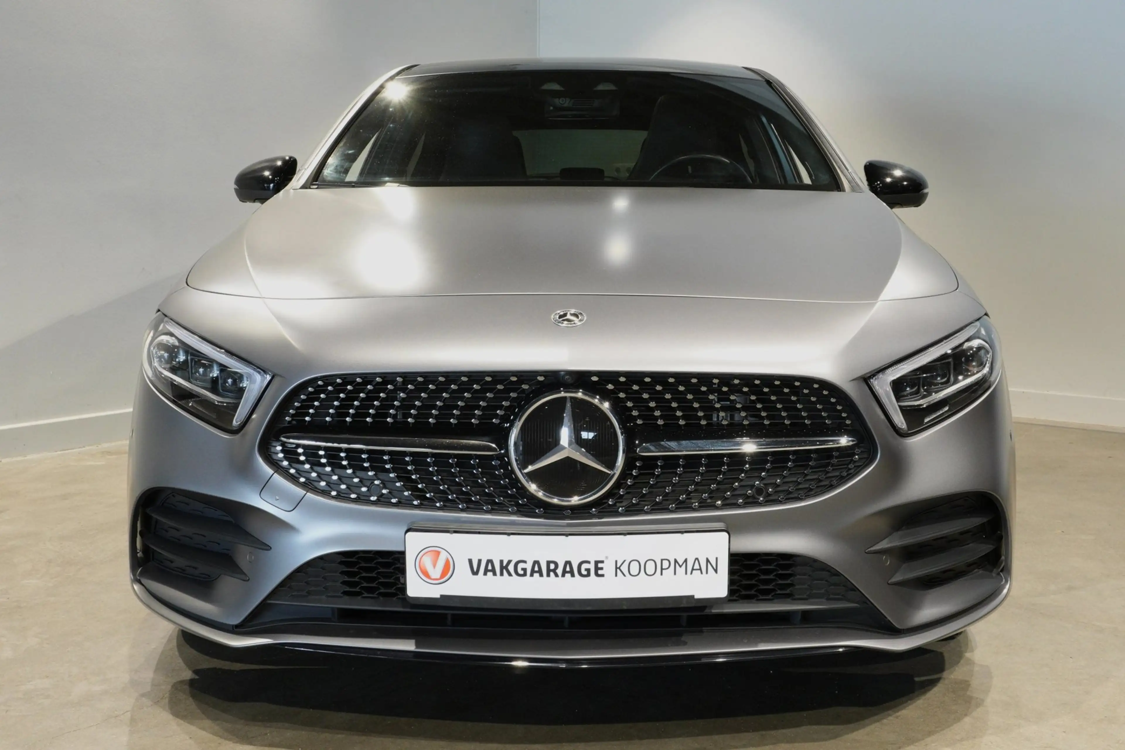 Mercedes-Benz A 250 e AMG Night pack Sfeer|Pano|360|Burmester — photo 14