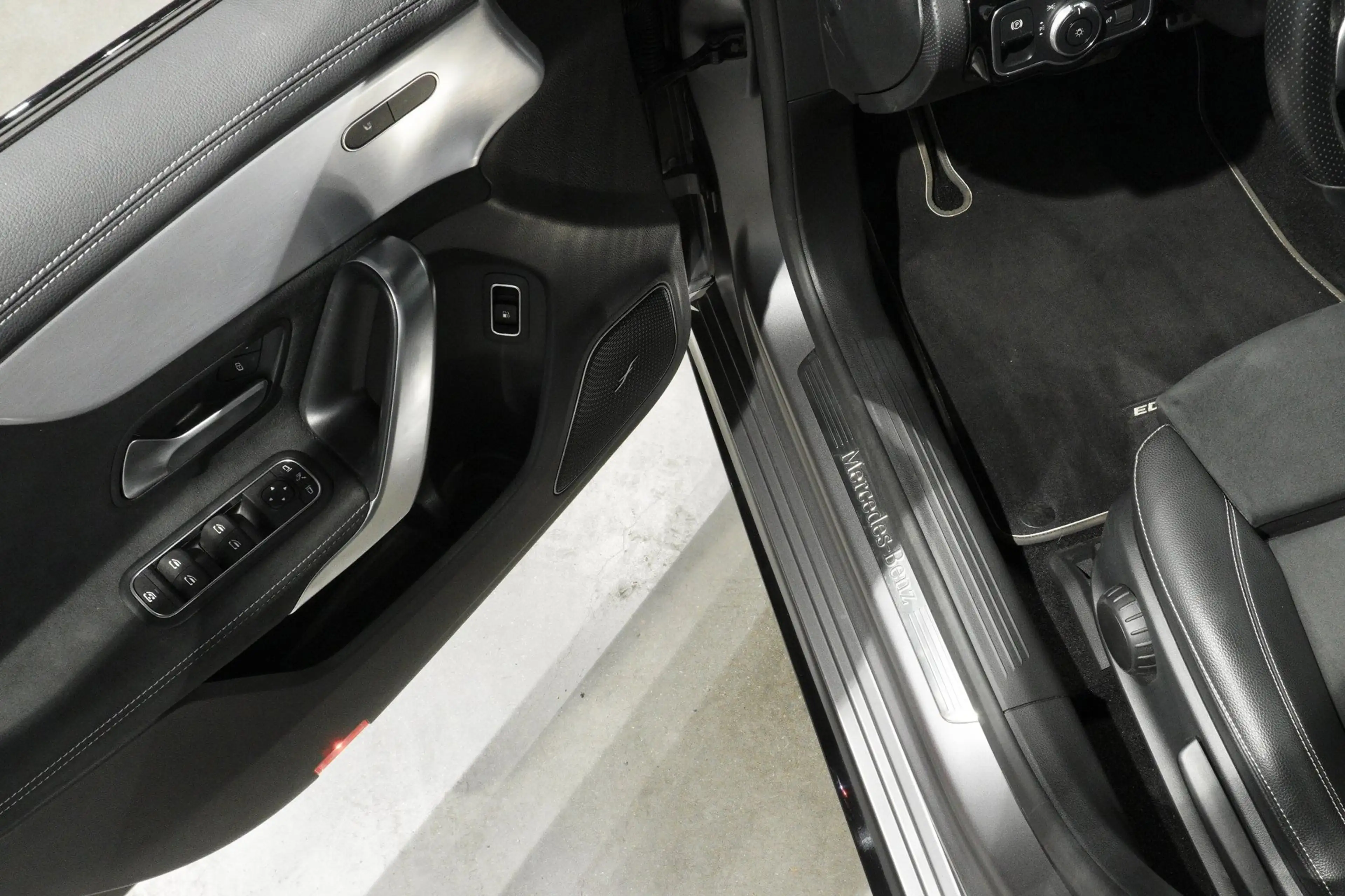 Mercedes-Benz A 250 e AMG Night pack Sfeer|Pano|360|Burmester — photo 15