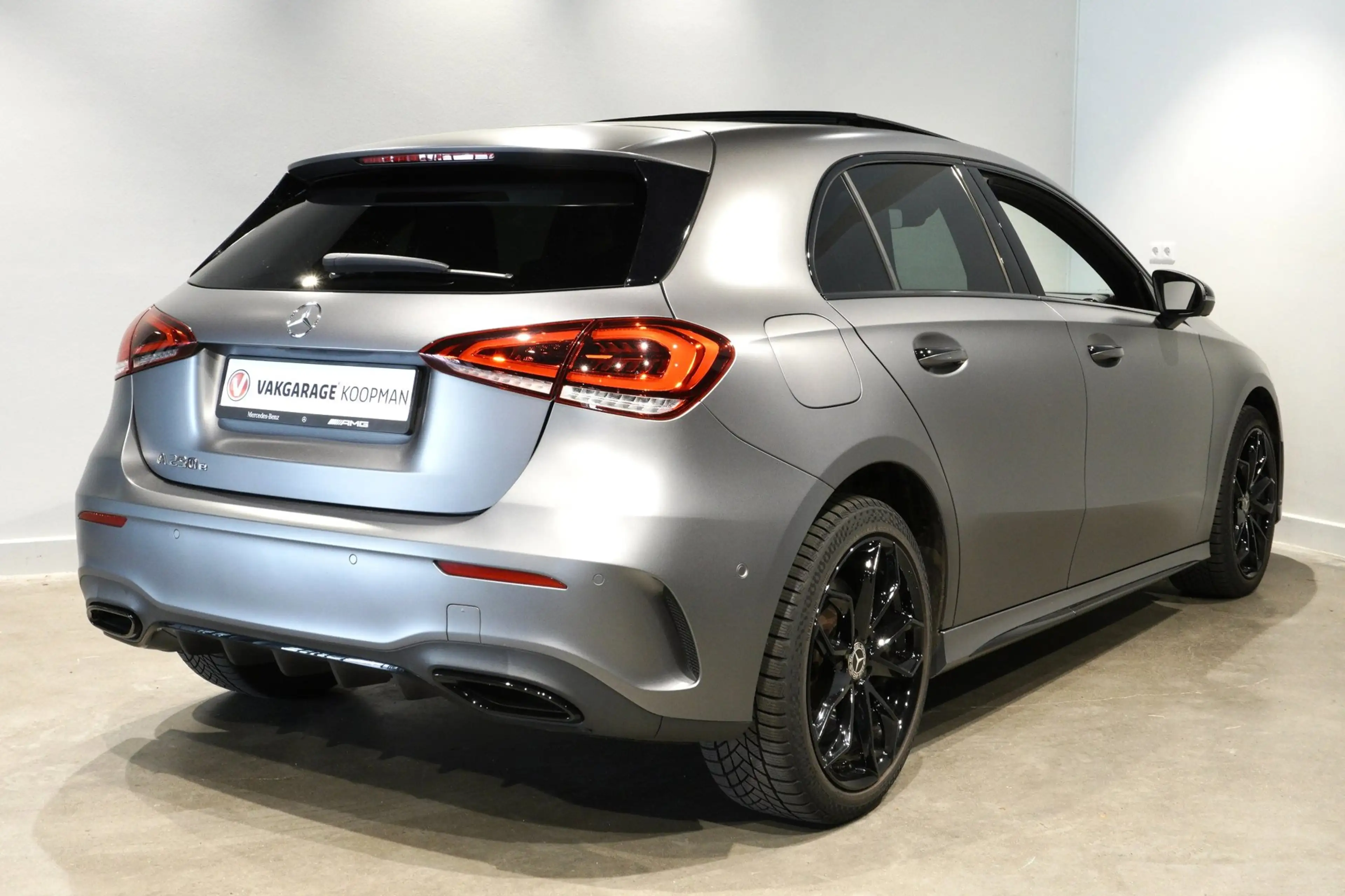 Mercedes-Benz A 250 e AMG Night pack Sfeer|Pano|360|Burmester — photo 5