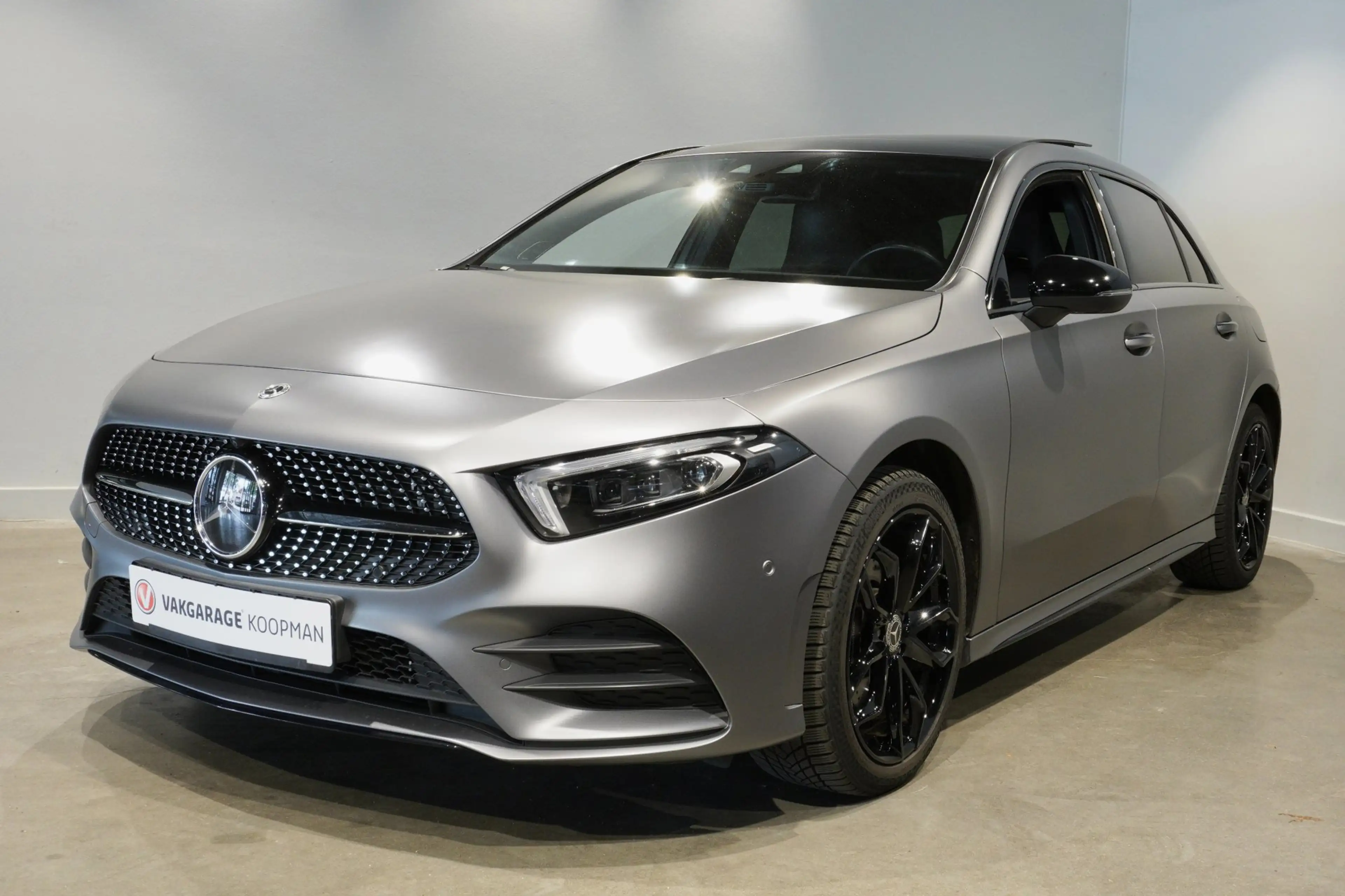 Mercedes-Benz A 250 e AMG Night pack Sfeer|Pano|360|Burmester — photo 11