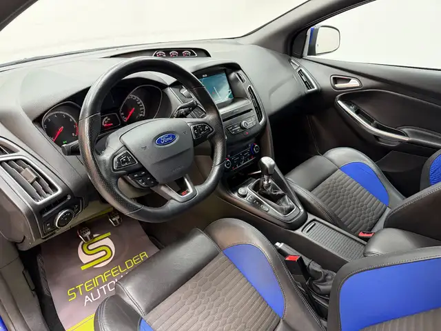 Ford Focus view 9