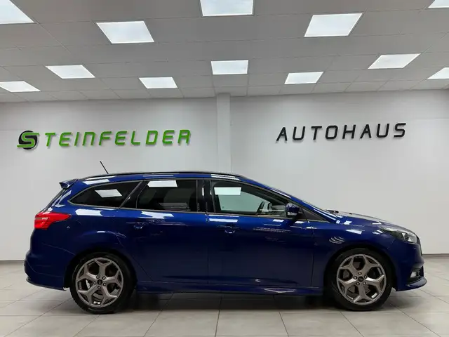 Ford Focus view 8
