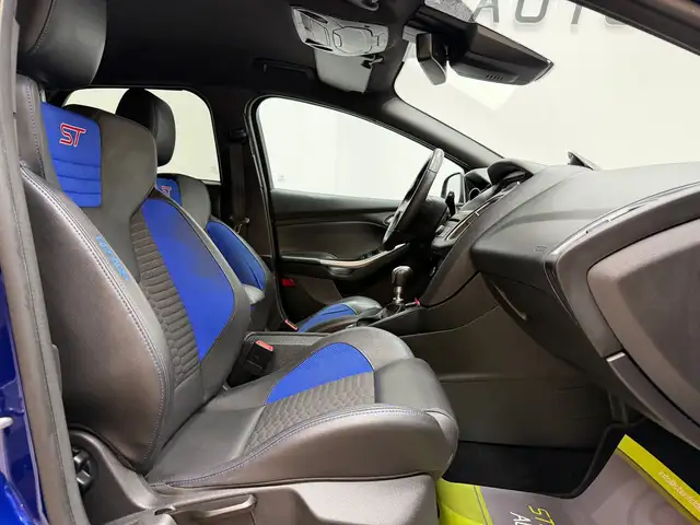 Ford Focus view 13
