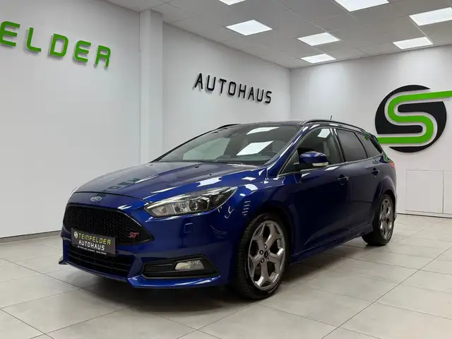 Ford Focus view 3