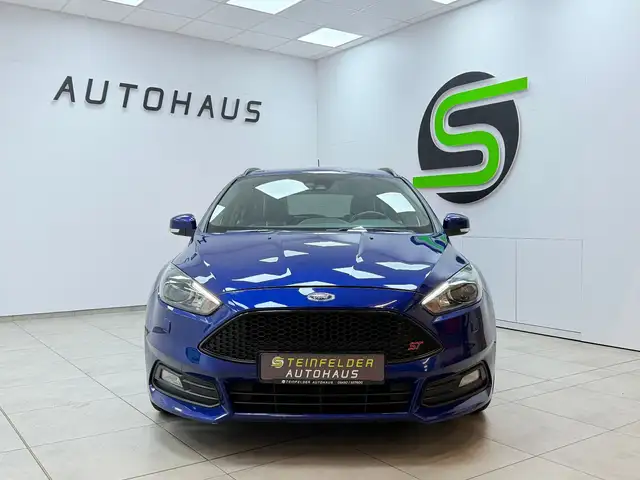 Ford Focus view 2