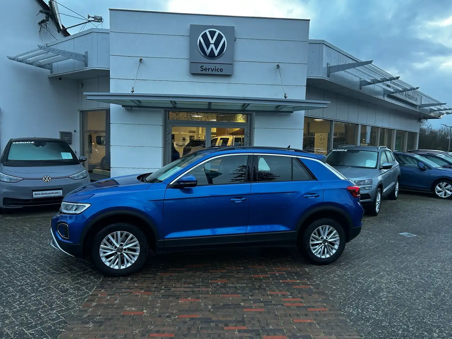 Volkswagen T-Roc 1.5 TSI DSG Life Blau - 2