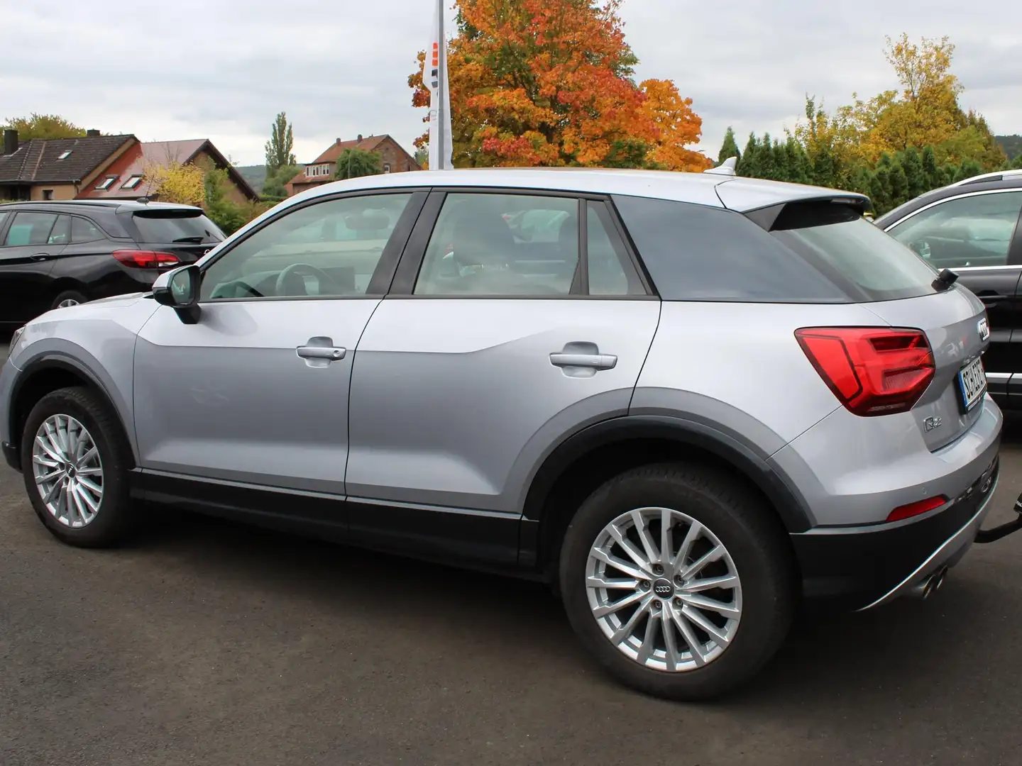 Audi Q2 Q2 1.4 TFSI S tronic design,viele Extras,AHK, Navi Silber - 2