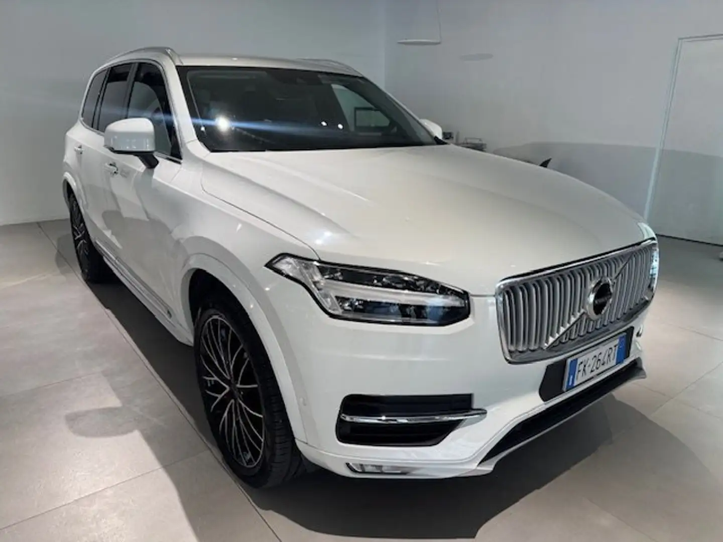Volvo XC90 XC90 D5 Inscription awd 235cv 7posti AUT Bianco - 2