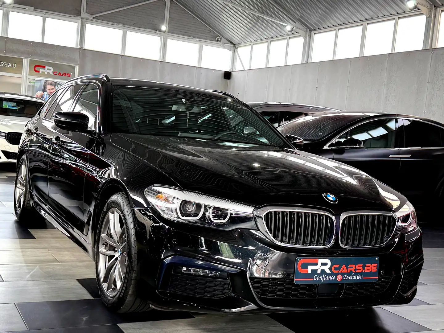 BMW 520 Touring dA M Sport 1e Main Etat Neuf Full Hist. Zwart - 2
