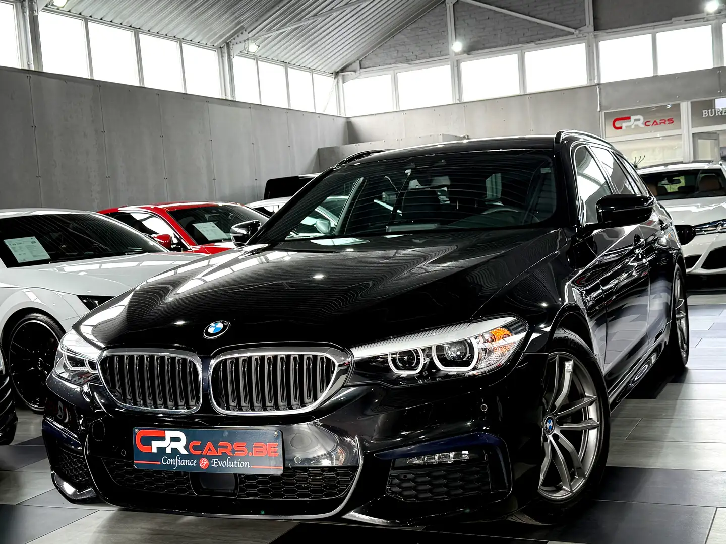 BMW 520 Touring dA M Sport 1e Main Etat Neuf Full Hist. Zwart - 1