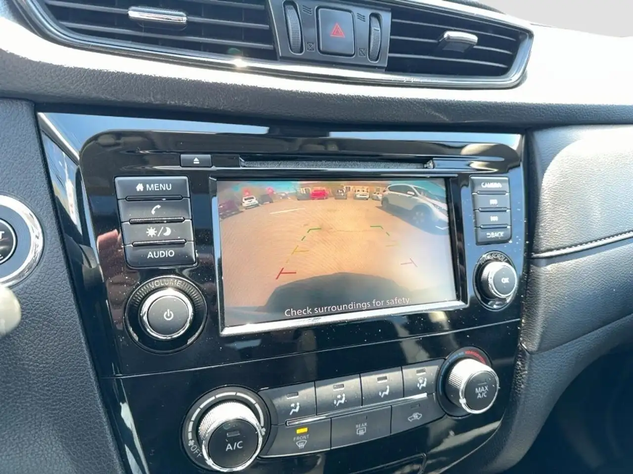 Nissan Rogue снимка Nissan Rogue