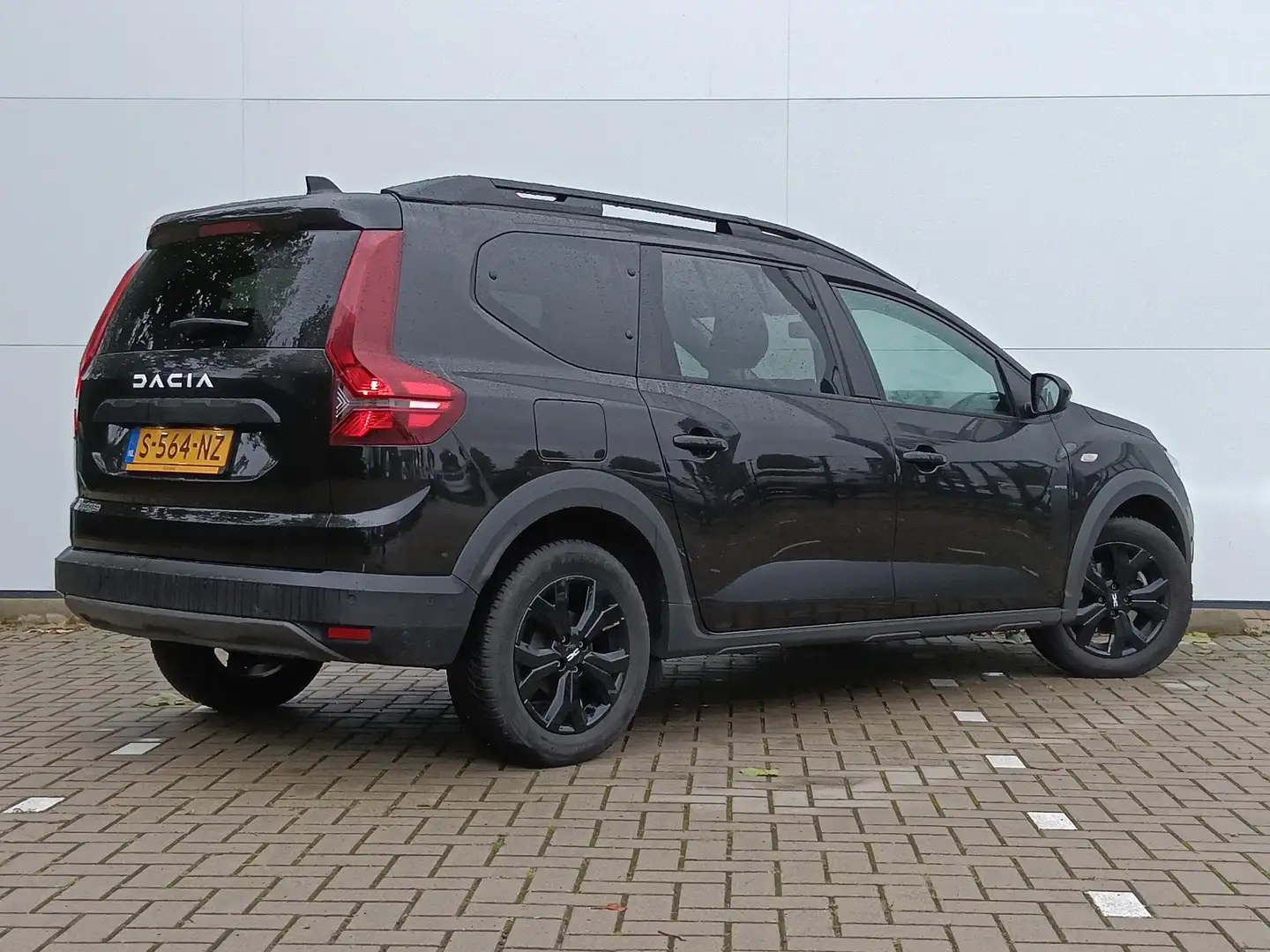 Dacia Jogger 1.0 TCe 110 Extreme 7p. Navigatie / Parkeersensore Zwart - 2