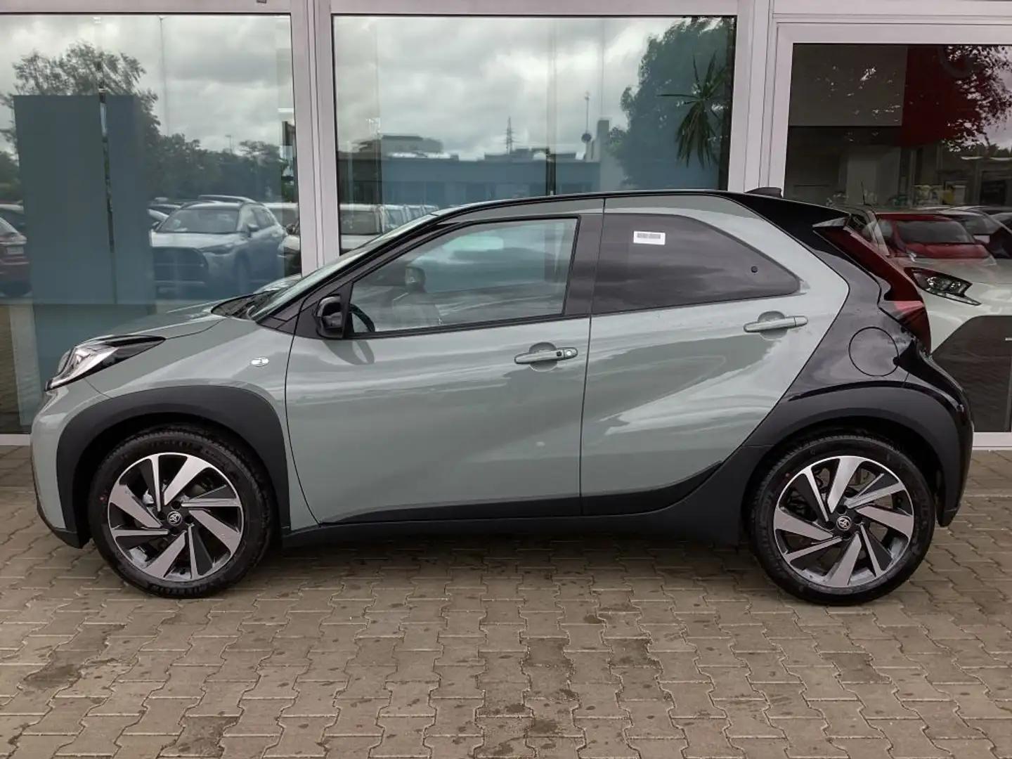 Toyota Aygo X S-CVT Explore Gris - 2