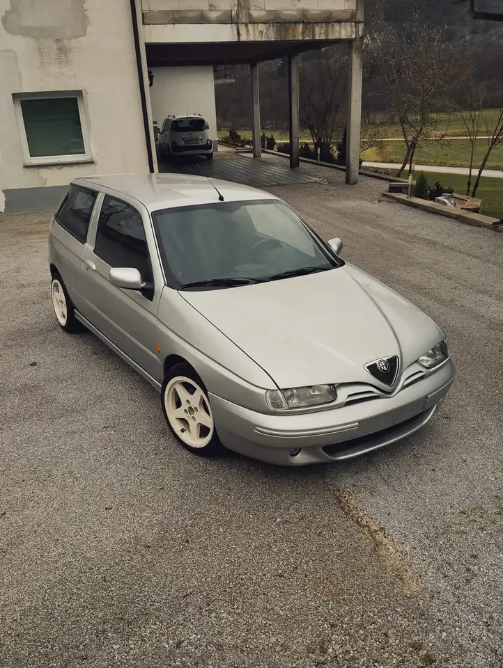 Alfa Romeo 145 1.6 Twin Spark Sport Pack, foto 2