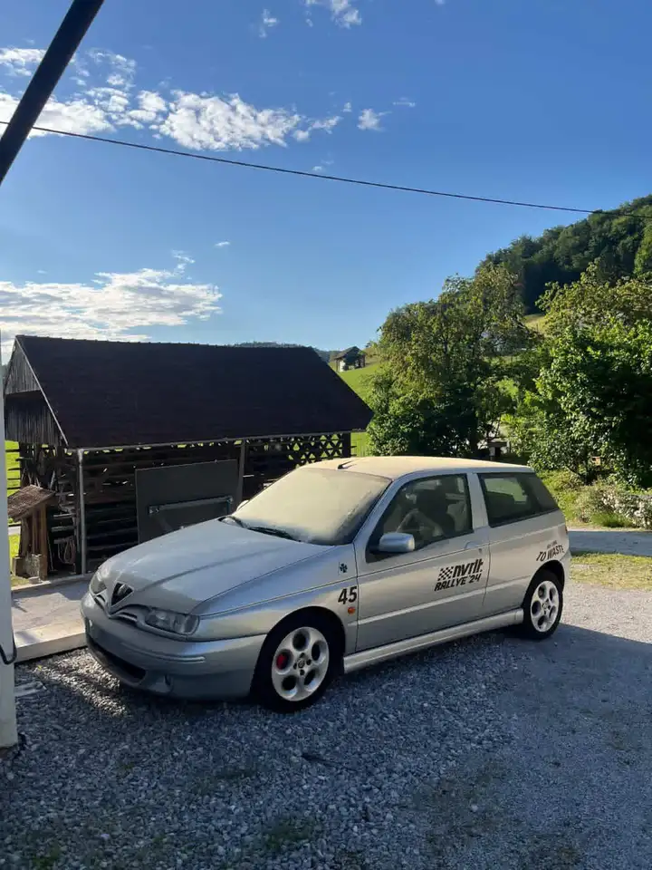 Alfa Romeo 145 1.6 Twin Spark Sport Pack, foto 3