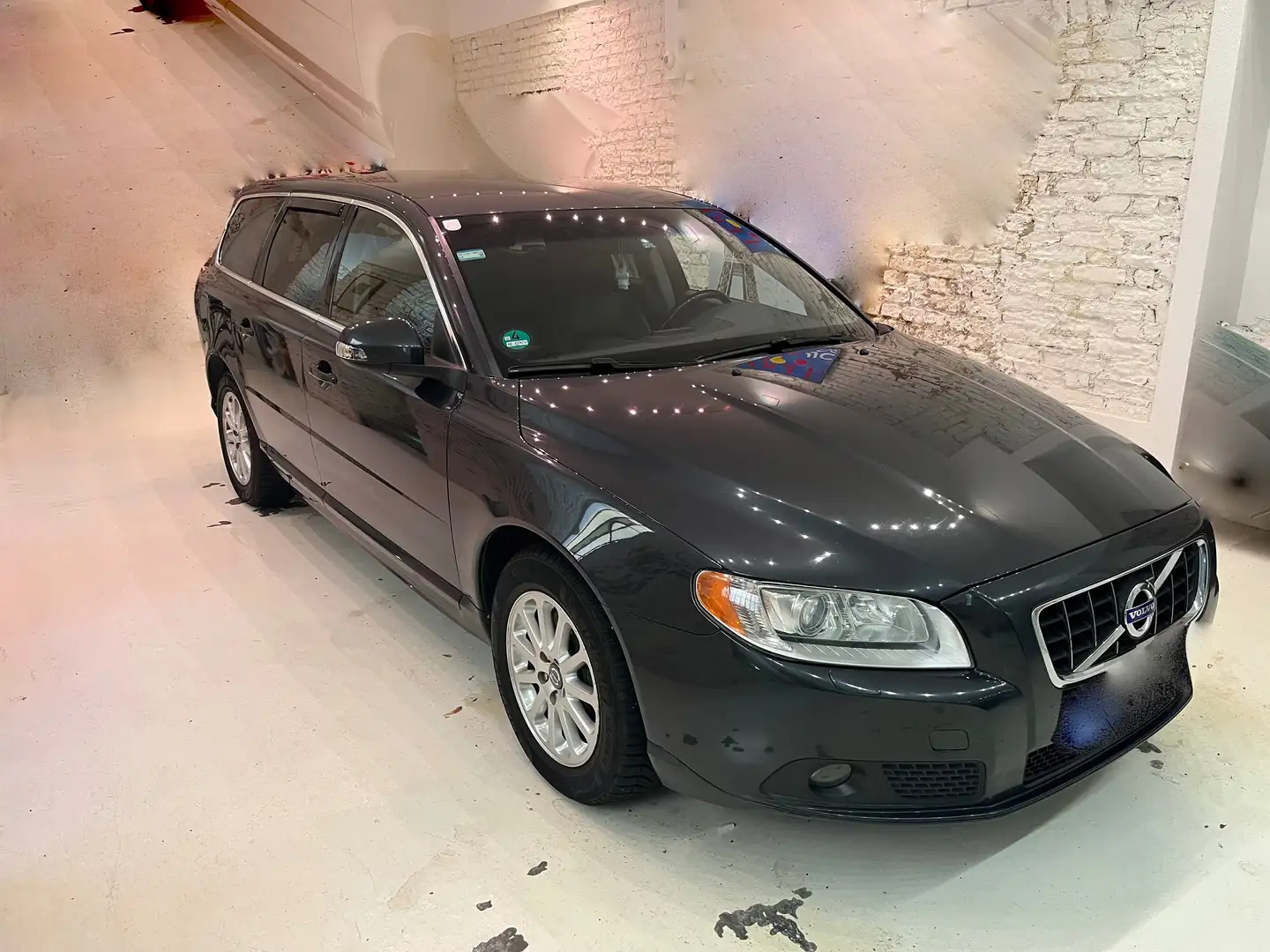 Volvo V70 D5 Momentum Grau - 2