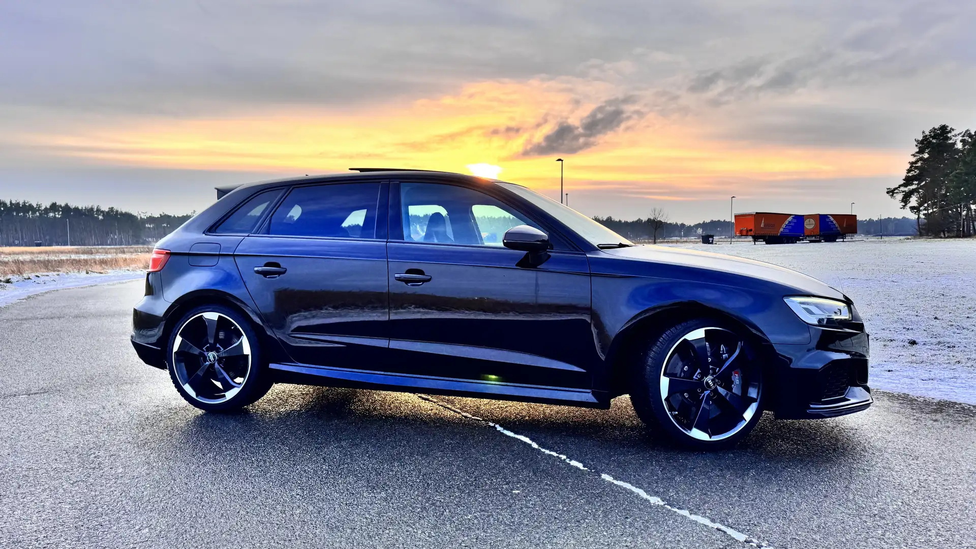 Audi RS3 RS3 Sportback S tronic Schwarz - 1