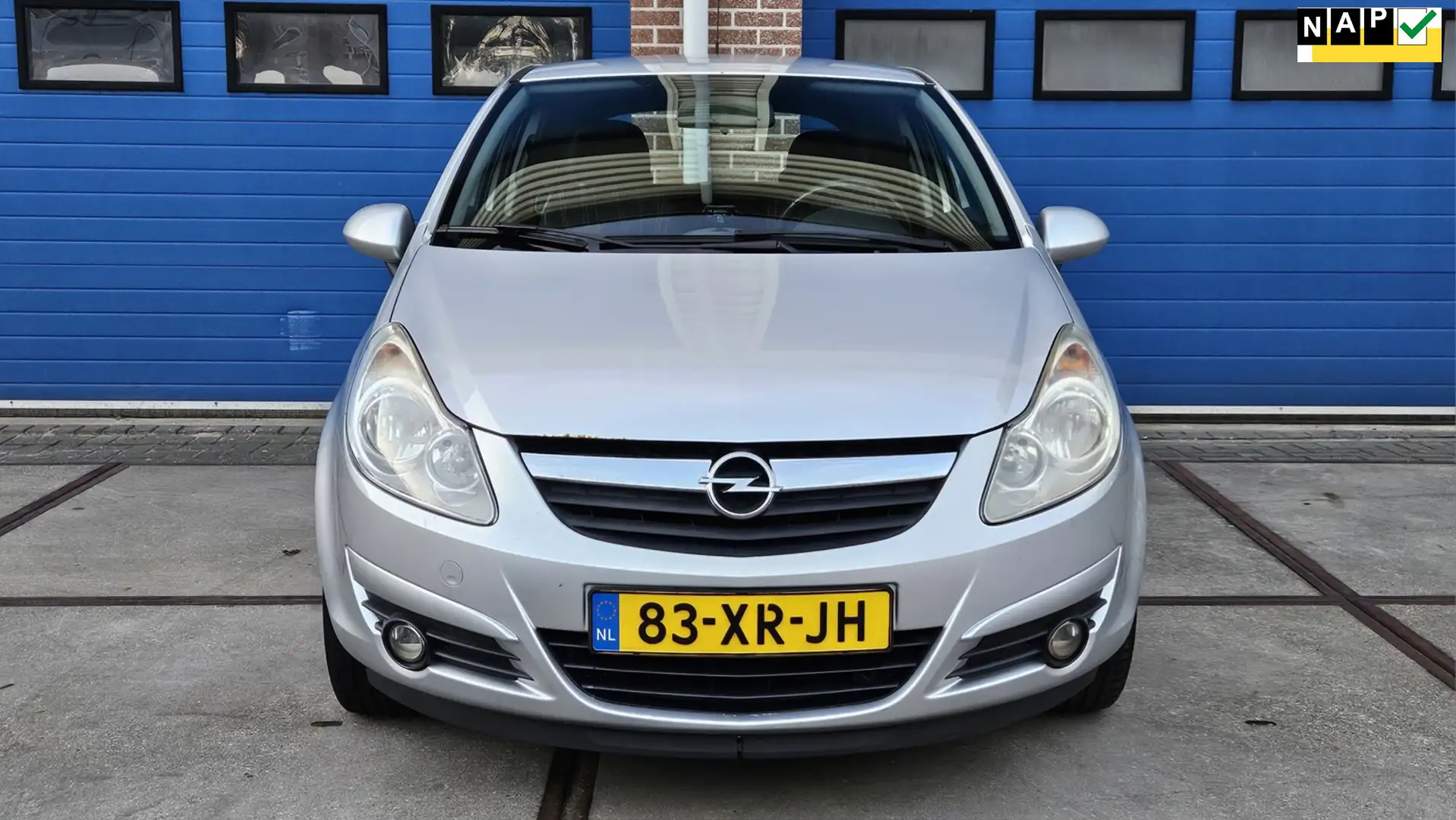Opel Corsa 1.4-16V Enjoy *airco* Plateado - 1