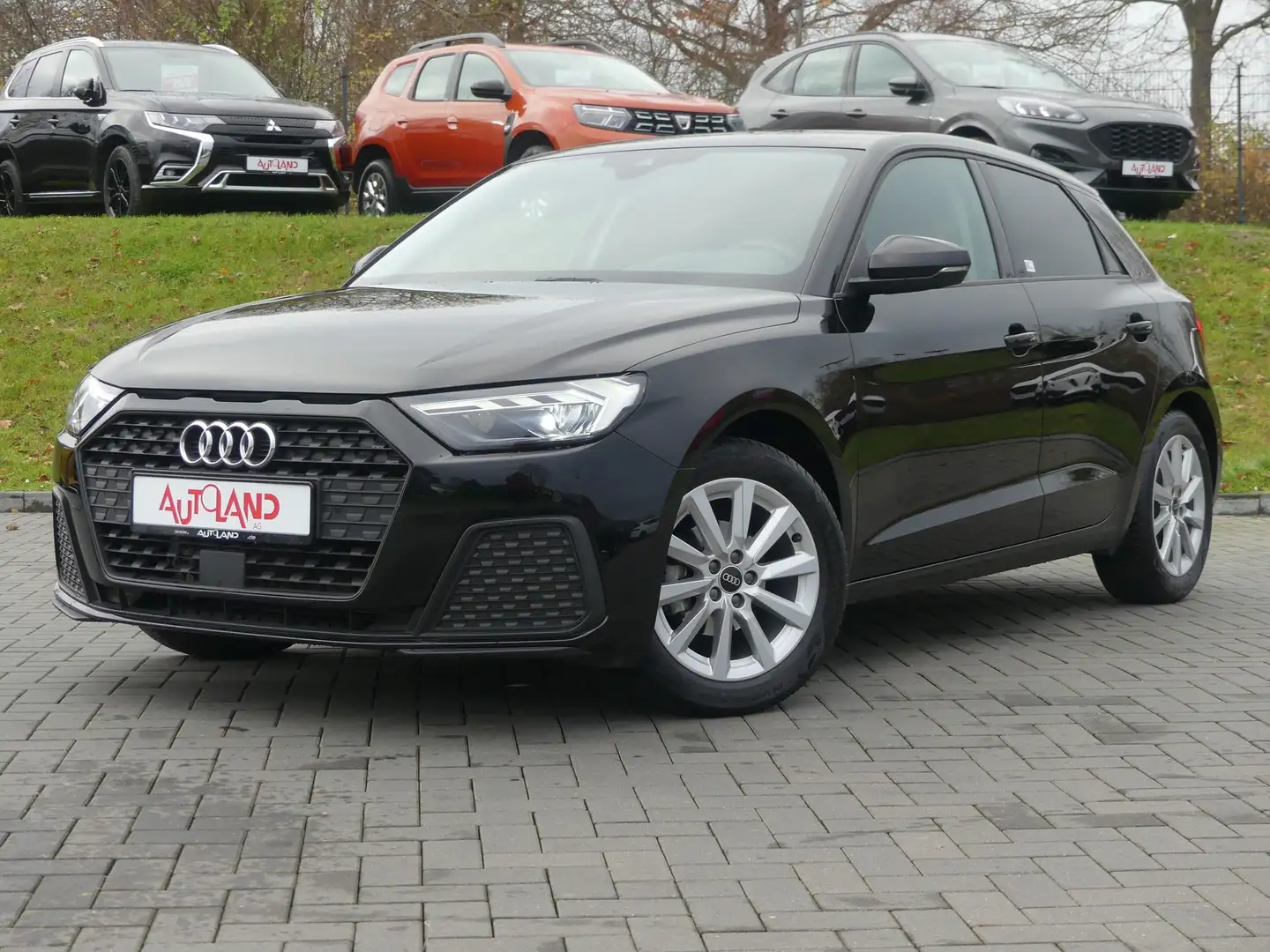 Audi A1 Sportback 25 basis LED DAB PDC Navi Schwarz - 2