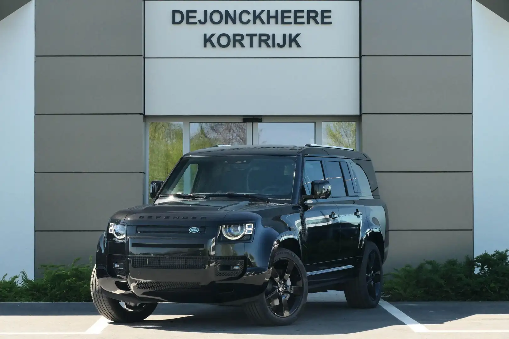 Land Rover Defender 130 D300 X-Dynamic SE AWD Auto Noir - 1