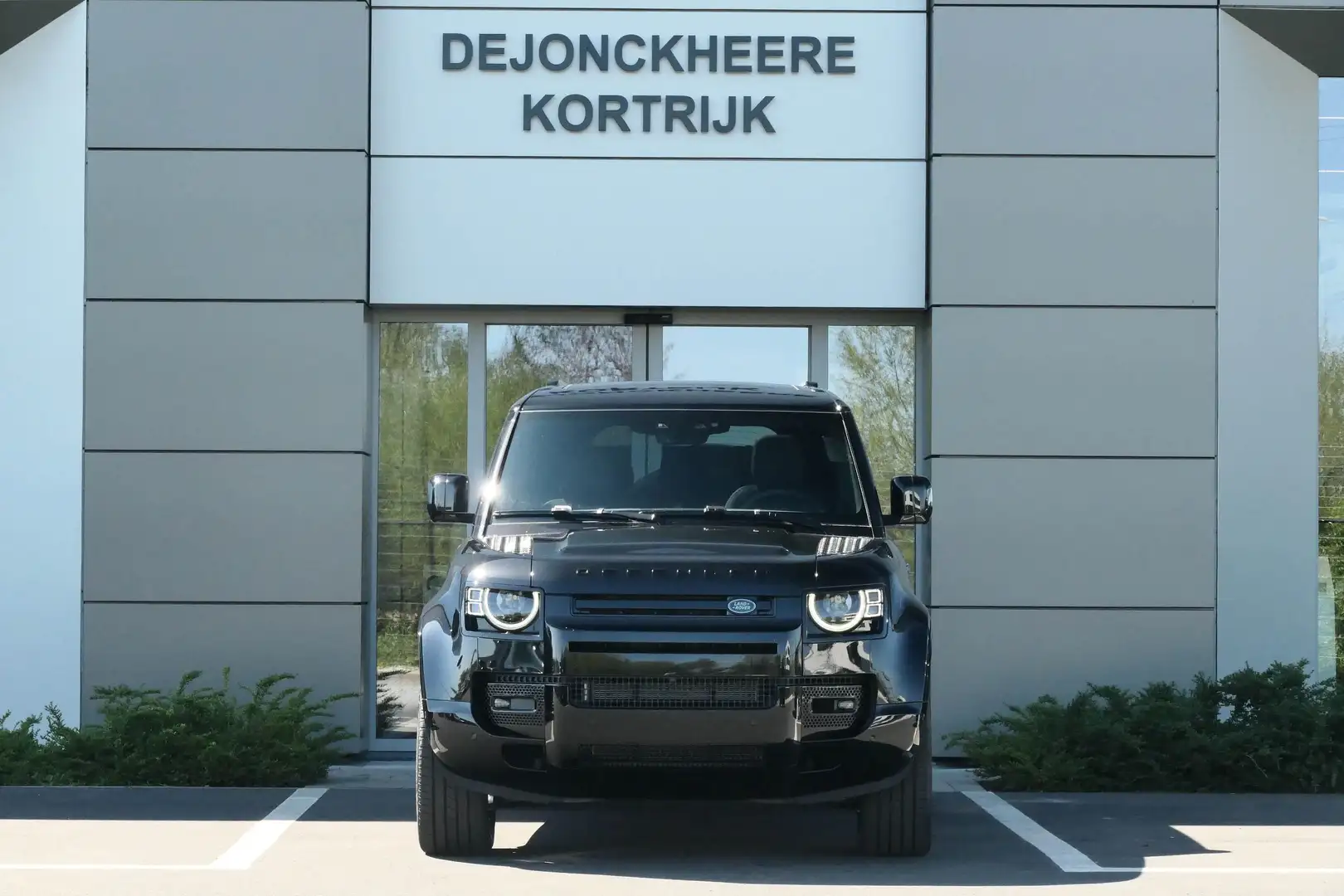 Land Rover Defender 130 D300 X-Dynamic SE AWD Auto Noir - 2