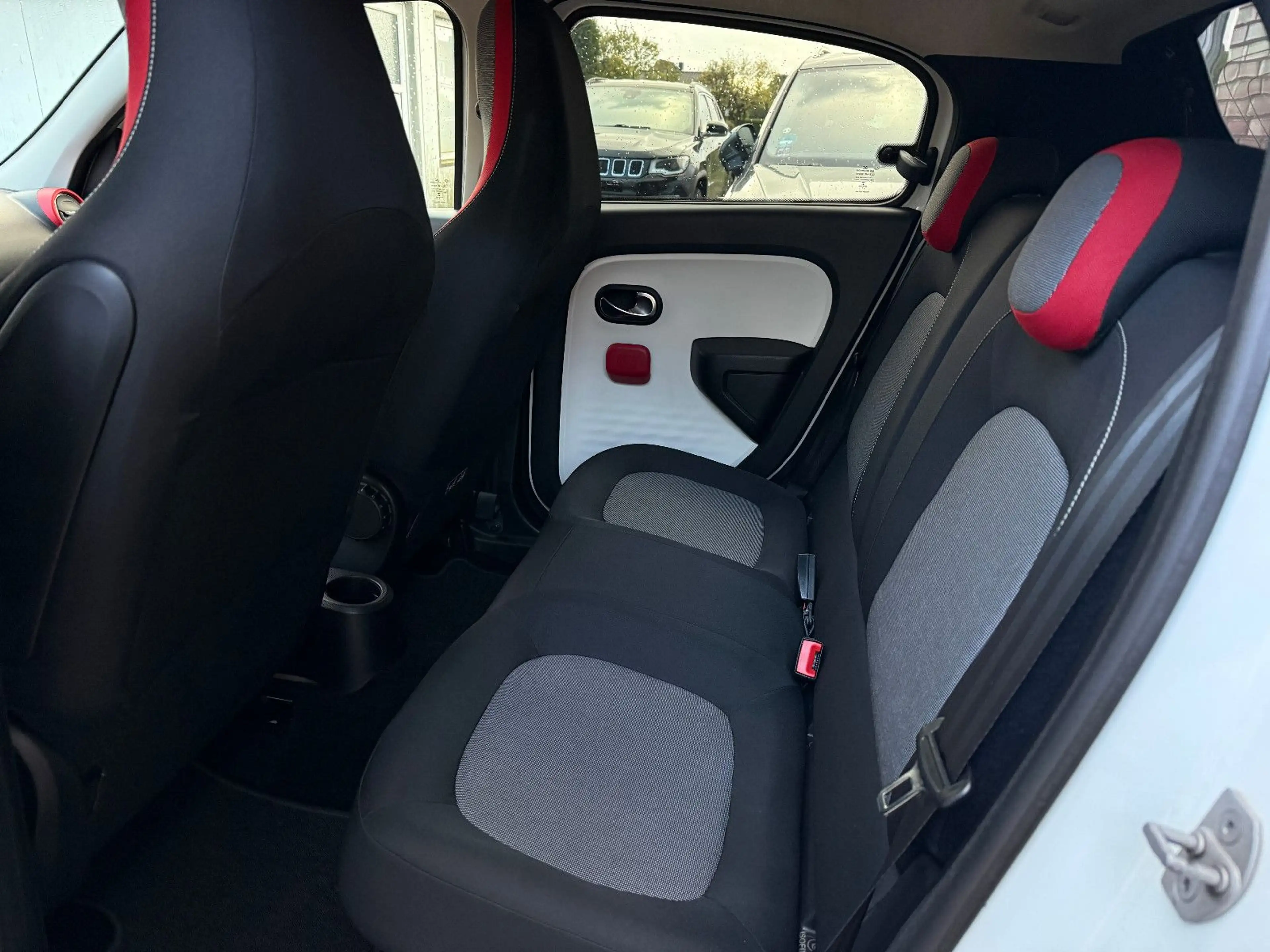 Renault Twingo Tempomat, Allwetterreifen — photo 12
