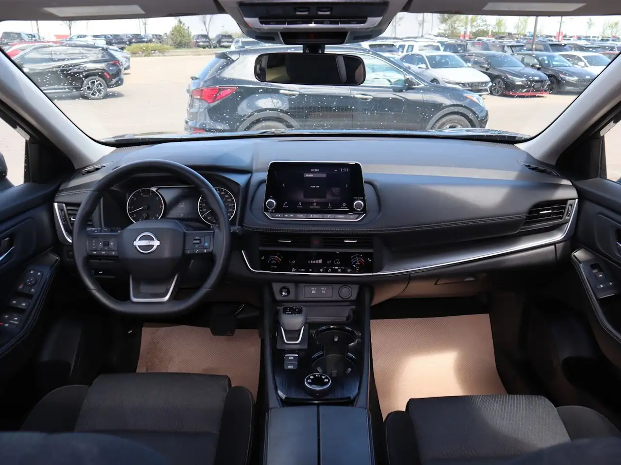 Nissan Rogue снимка Nissan Rogue