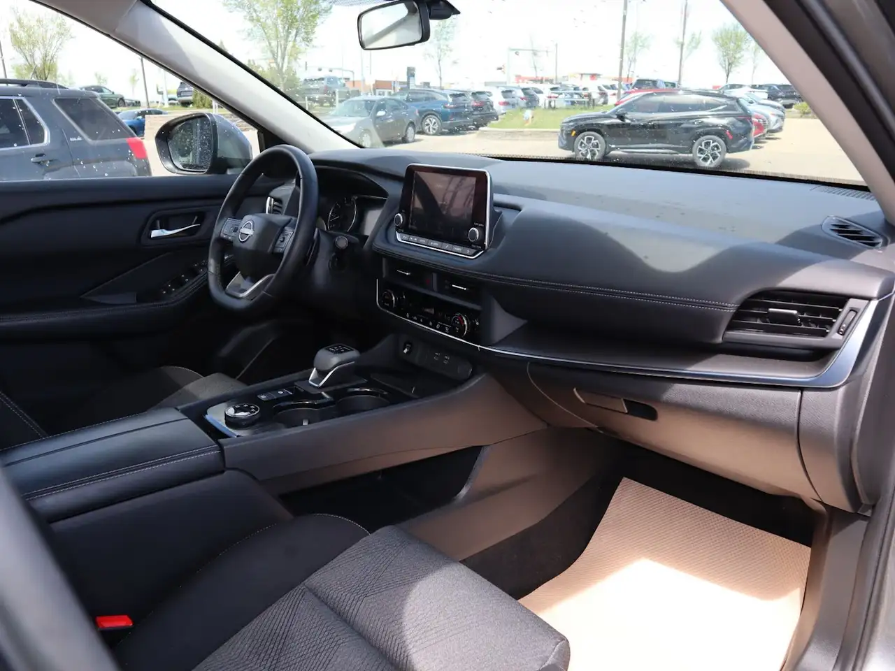 Nissan Rogue снимка Nissan Rogue