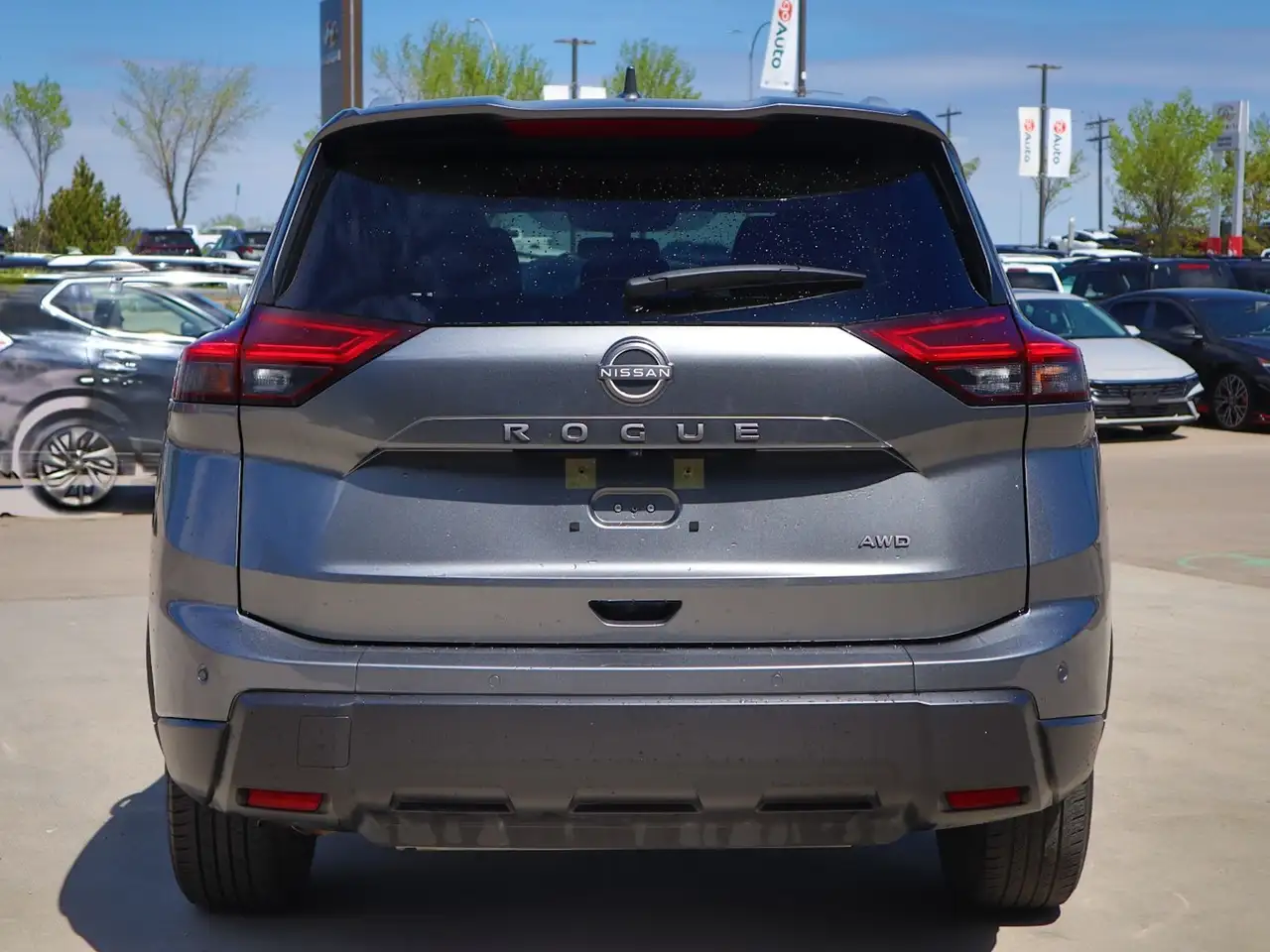 Nissan Rogue снимка Nissan Rogue