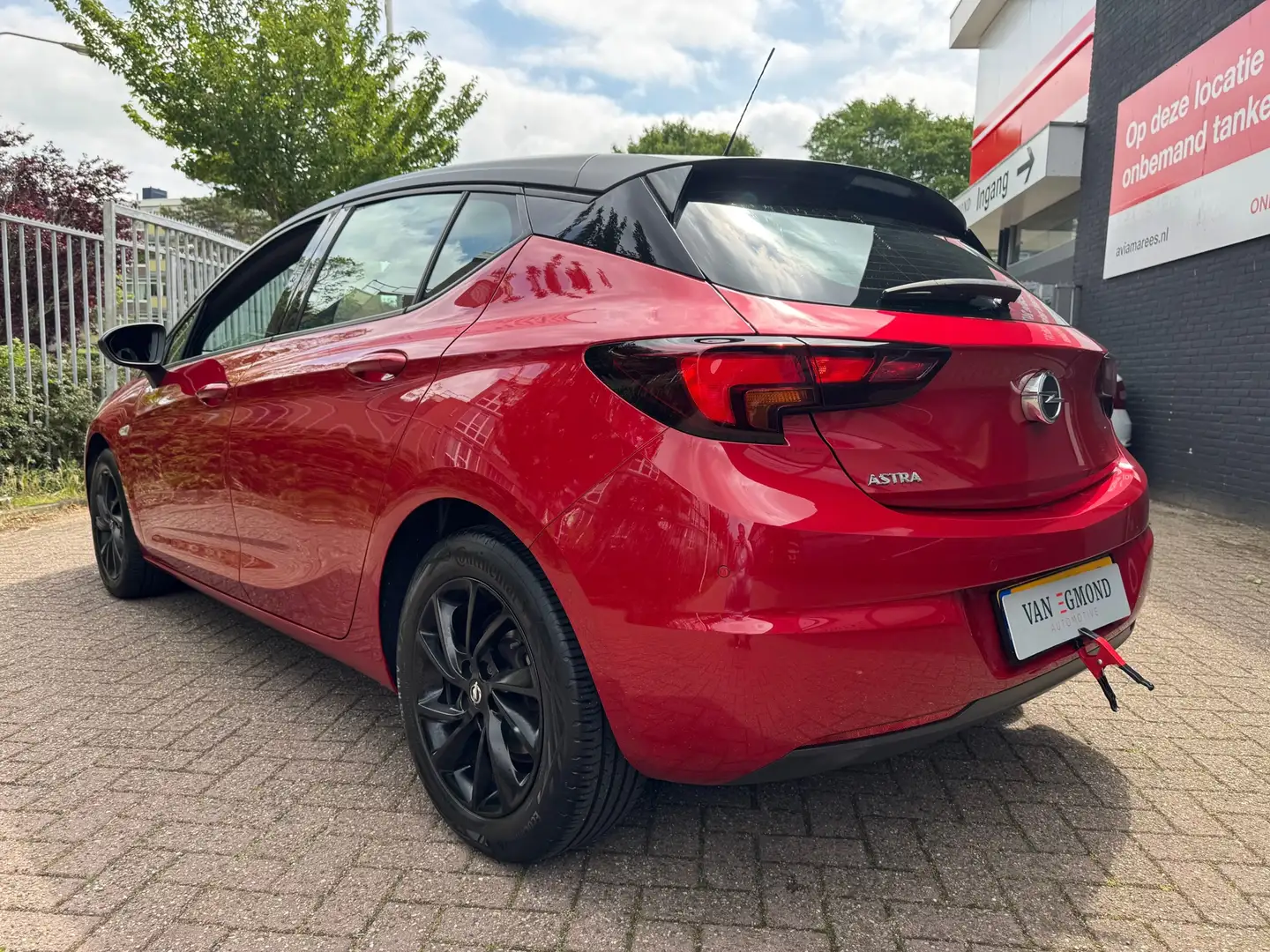 Opel Astra 1.2 Elegance Rot - 2