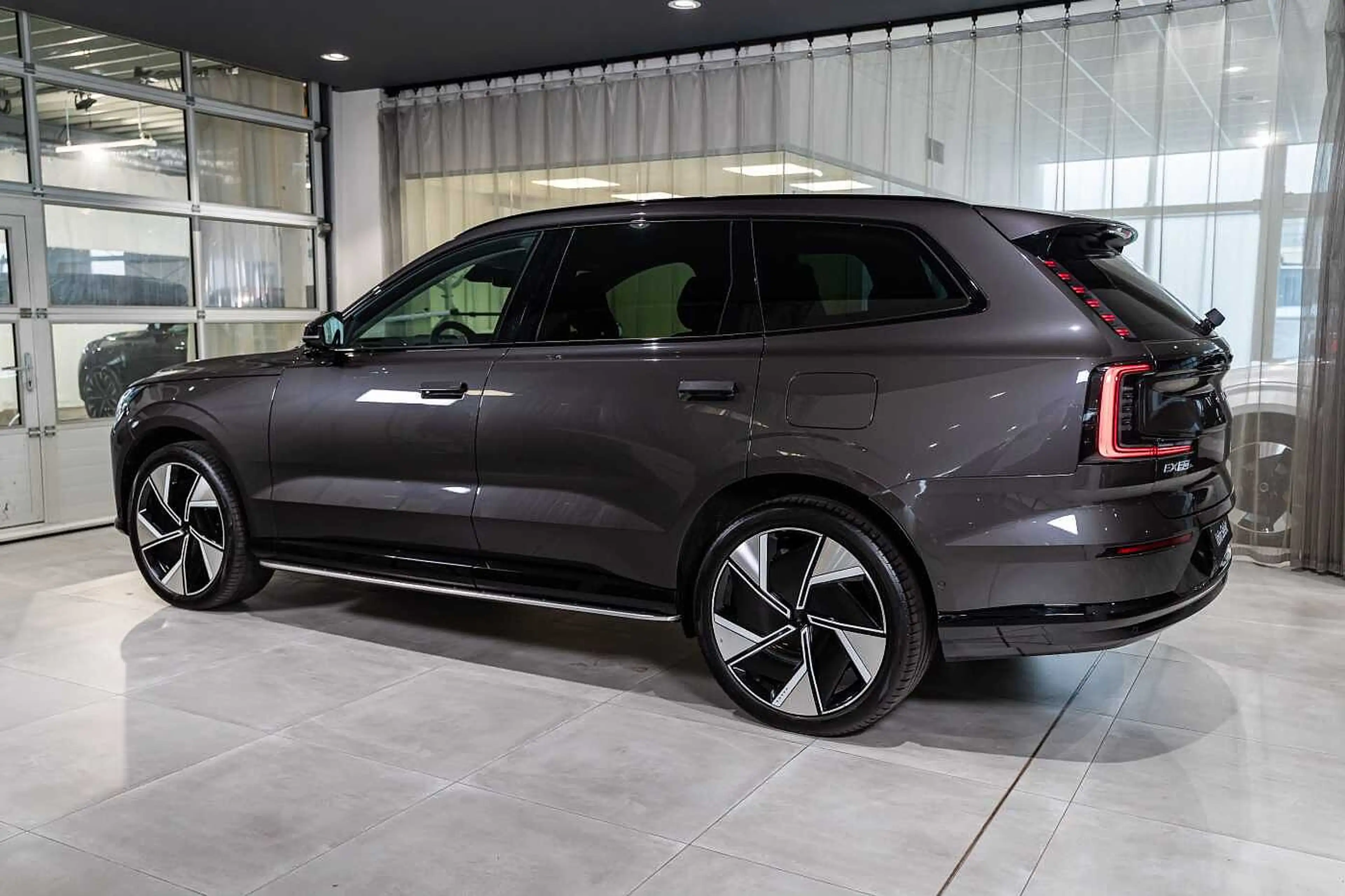 Volvo EX90 Plus, Twin Motor, 7 places — photo 4