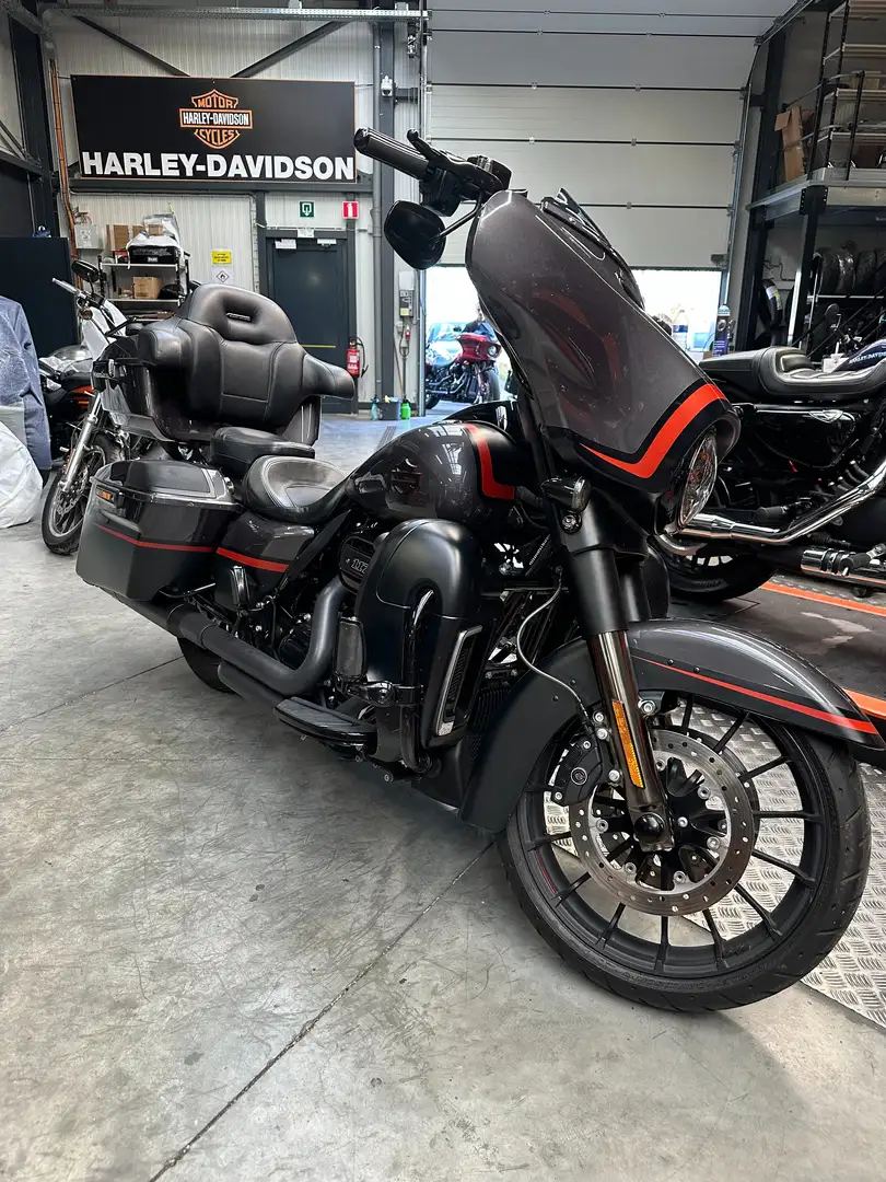 Harley-Davidson Street Glide cvo Gris - 1
