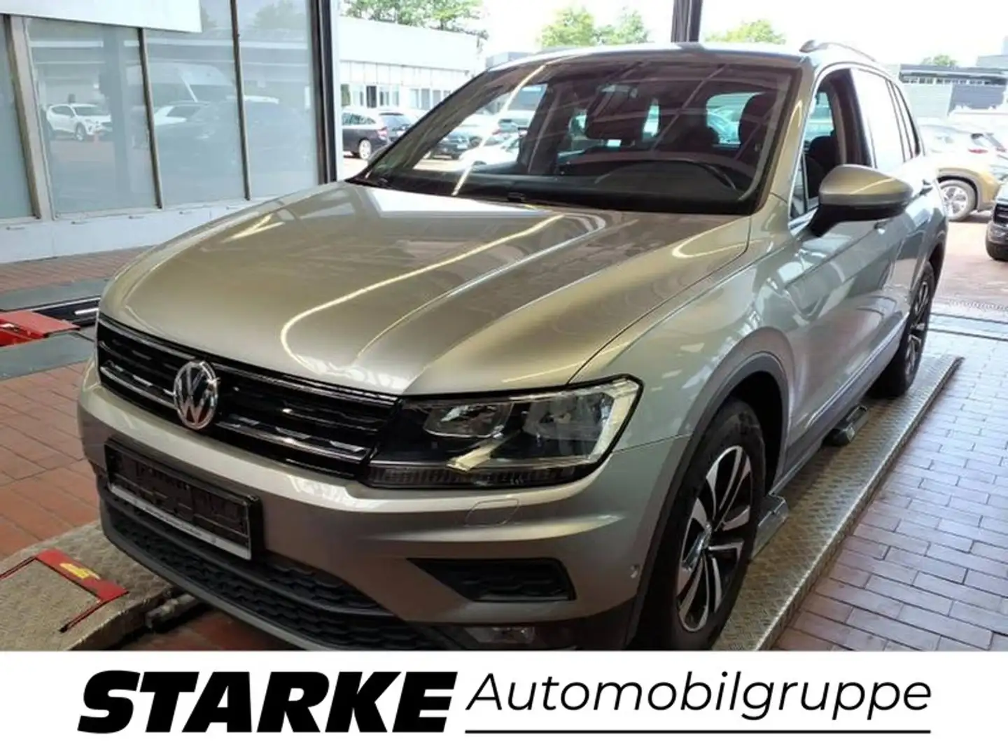 Volkswagen Tiguan 1.5 TSI Comfortline Silber - 2