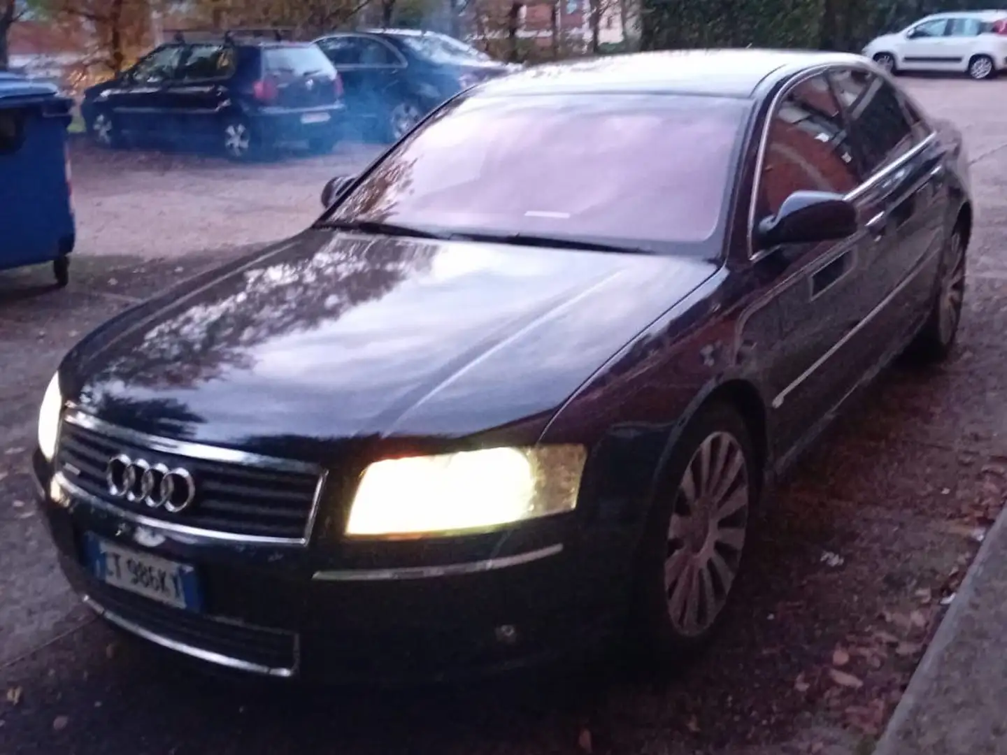 Audi A8 plava - 2