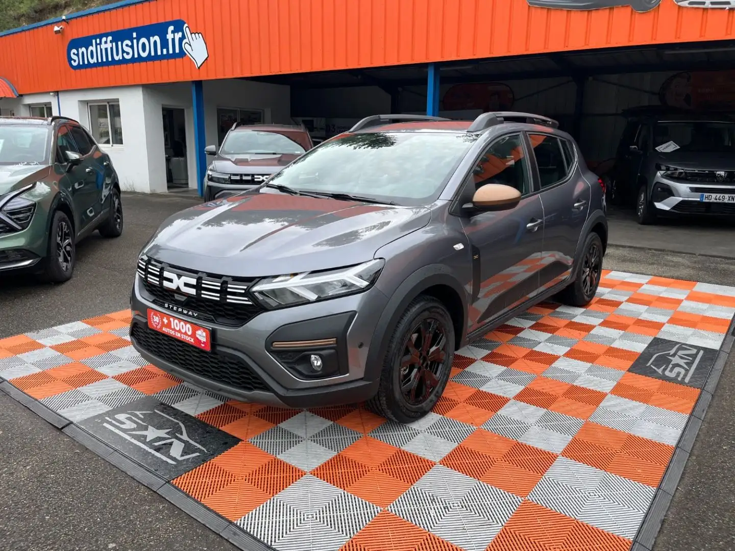 Dacia Sandero ECO-G 100 BV6 STEPWAY EXTREME + GPS Caméra JA 16\u Gris - 1