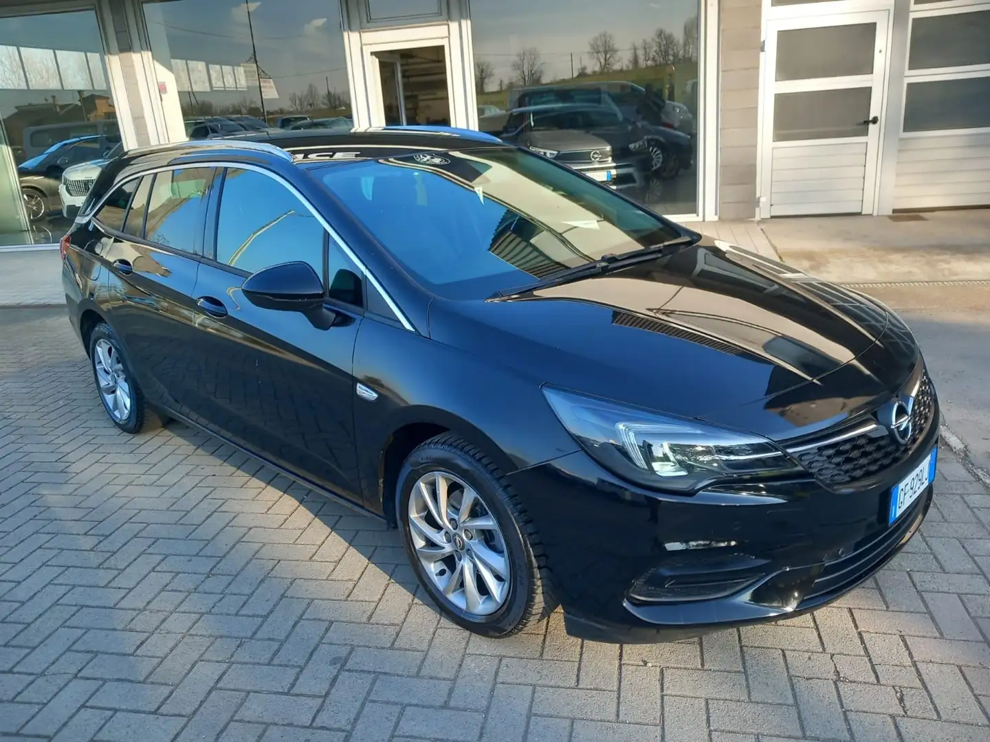 Opel Astra Astra Sports Tourer 1.5 cdti Business Elegance s Zwart - 1