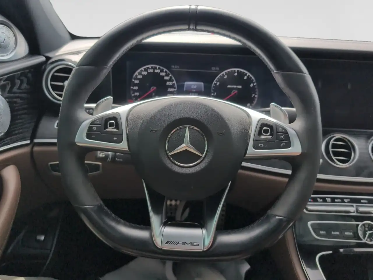 Mercedes-Benz E-Class fotografie Mercedes-Benz E-Class