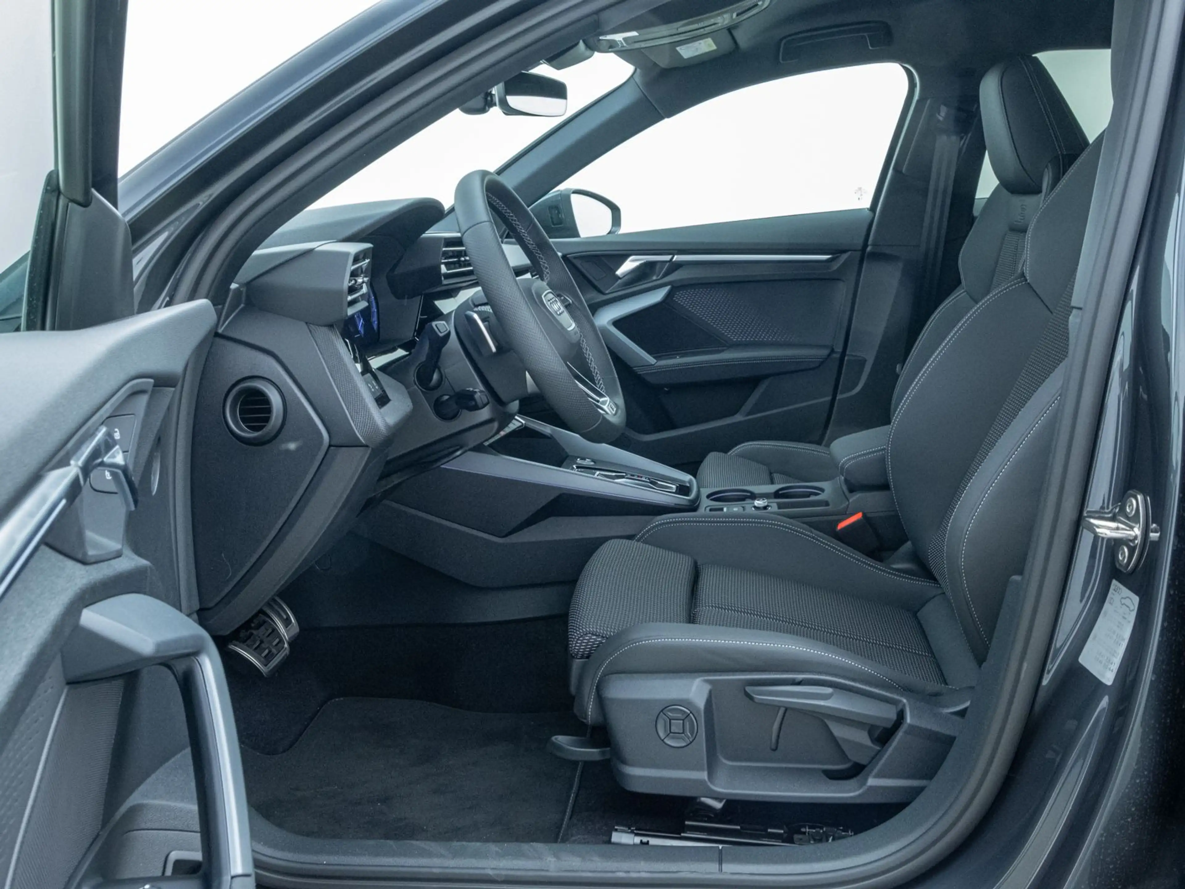 Audi A3 TFSI e*S-TRO*AHK*MATRIX*360*ACC* — photo 11