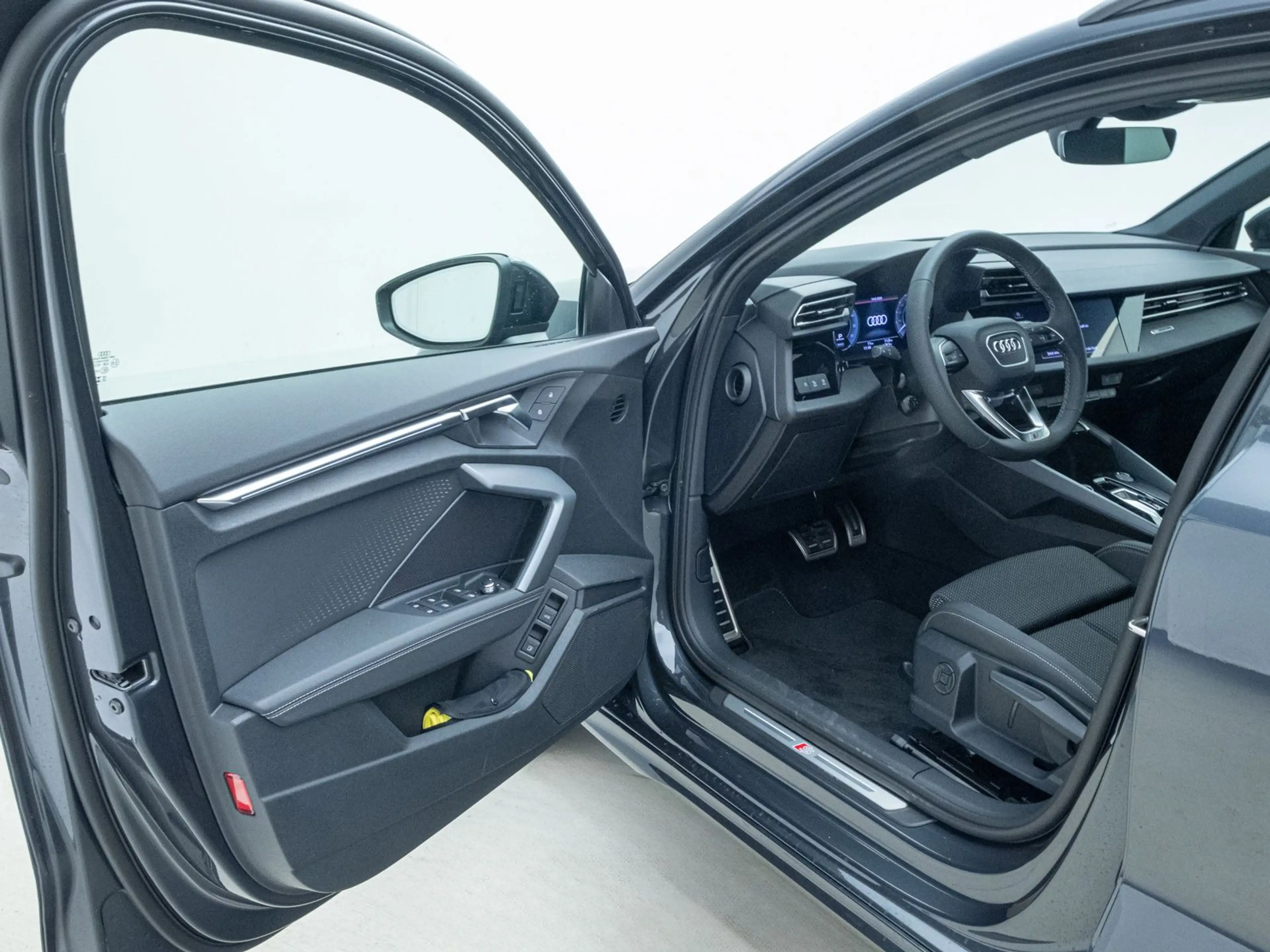 Audi A3 TFSI e*S-TRO*AHK*MATRIX*360*ACC* — photo 9