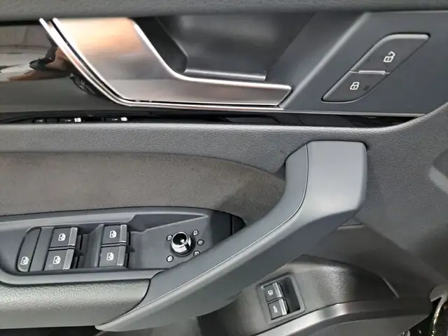 Audi Q5 view 12
