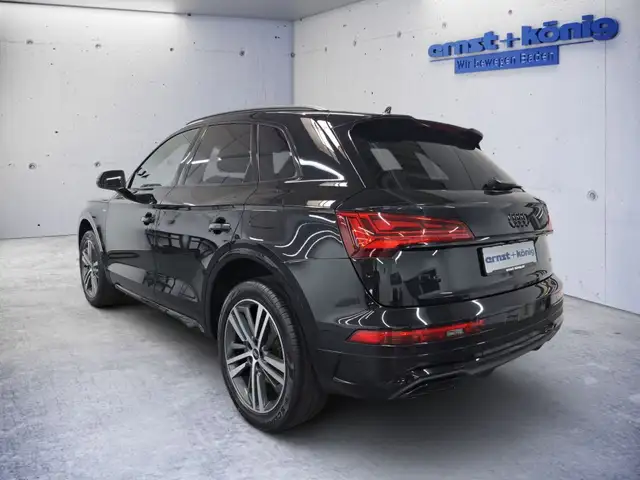Audi Q5 view 4